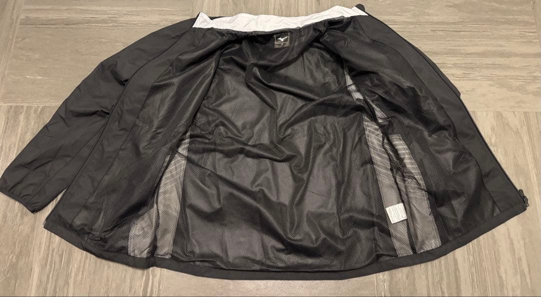 北海道コンサドーレ札幌 支給品 ミズノ ウィンドブレーカー　L 黒/白