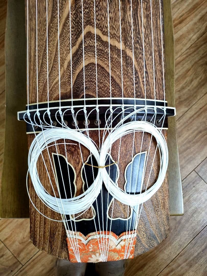 琴　和楽器　弦楽器 13弦　すだれ彫り　カバー付　美木目