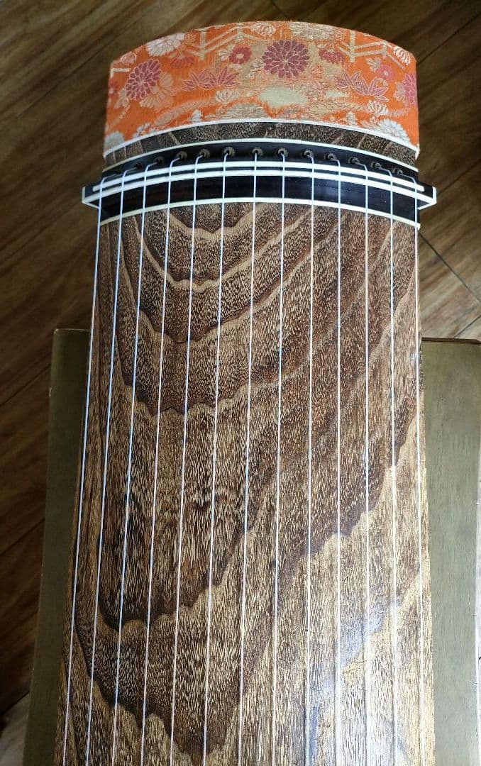 琴　和楽器　弦楽器 13弦　すだれ彫り　カバー付　美木目