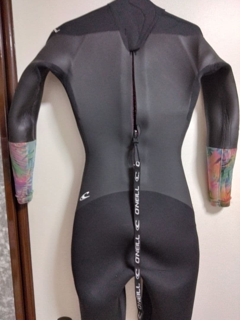 O'NEILL　M サイズ　5/3mmセミドライ　レディース　中古だが美品