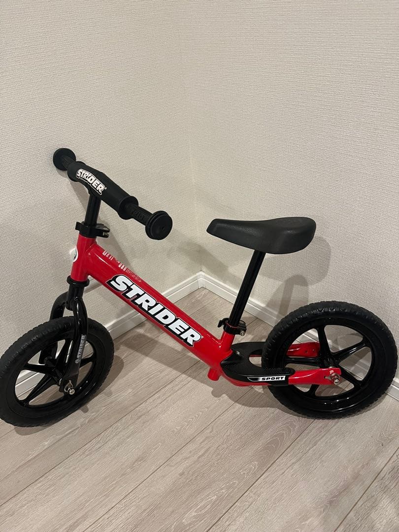 ナカシリSTRIDER スポーツ　レッド　スタンド付き