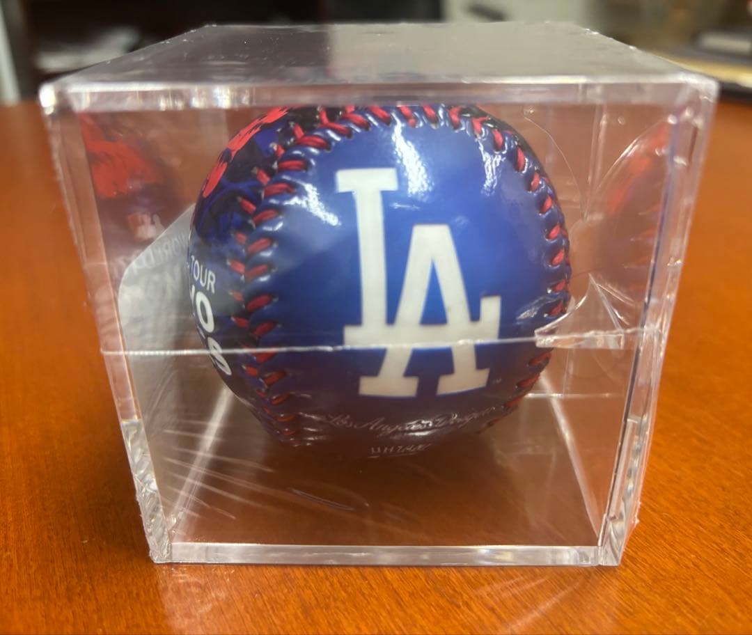 お正月のプレゼントに❗️ドジャース￼大谷記念ボールとチャンピオンリング+生写真