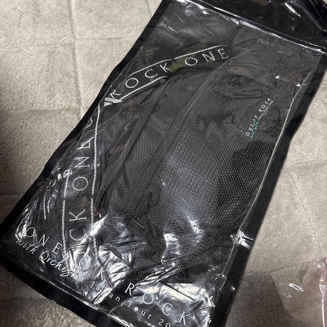 ワンオクロック　ボディバッグ