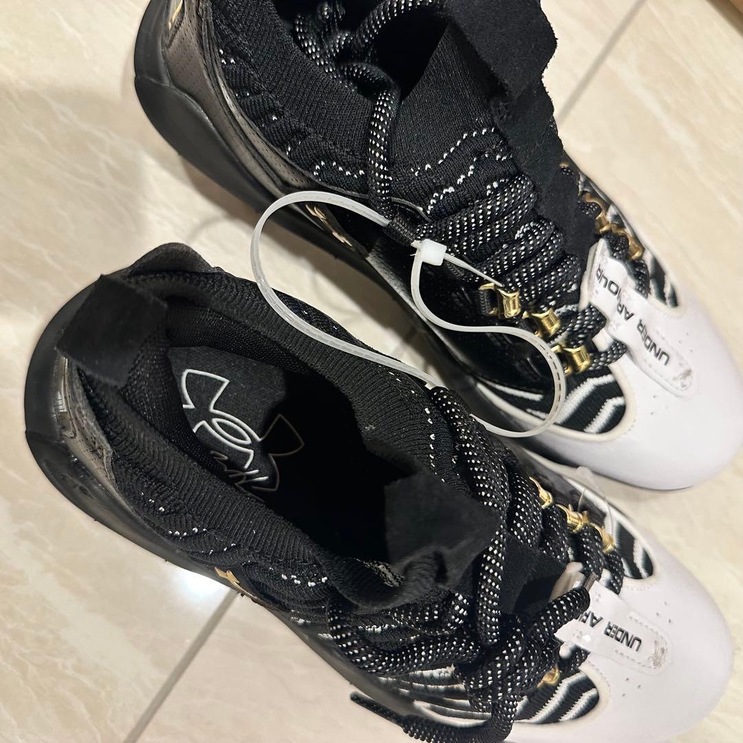 UNDER ARMOUR スパイク 24.5cm ブラック　ホワイト