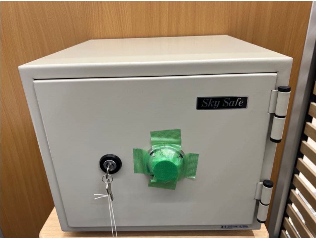 Sky Safe 金庫 ホワイト 鍵2個付き
