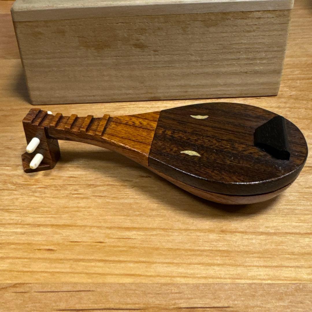 茶道具 香合 琵琶香合 内金箔 木製 新井宗賀 共箱入り