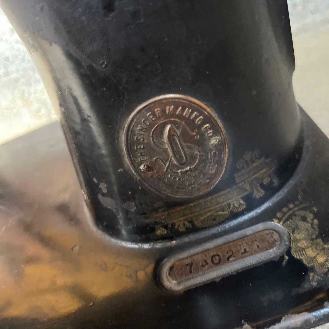 希少なアンティークミシン