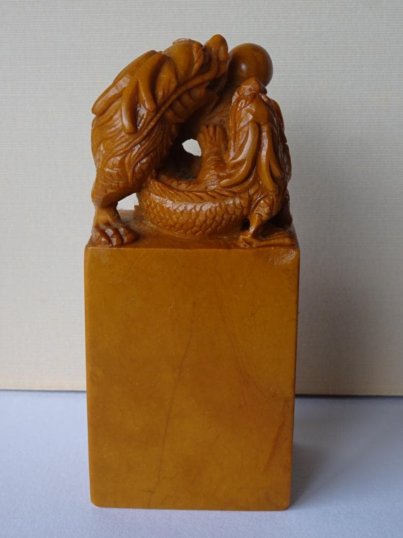 【凍石】寿山石連江黄・龍彫石章（大）