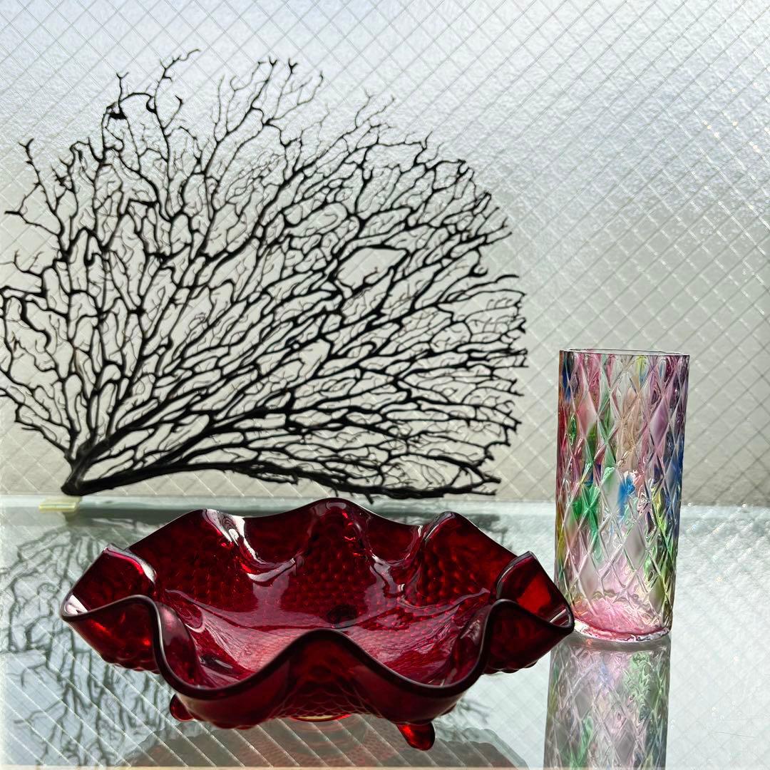 骨董　時代ガラス　霰プレス　三ツ脚付き　フリル　平鉢　菓子鉢　コンポート　ウラン