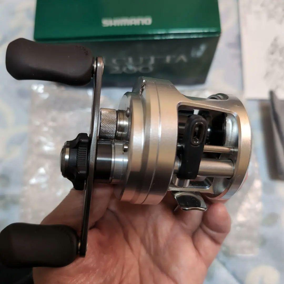 SHIMANO CALCUTTA 200 ベイトリール右巻き②