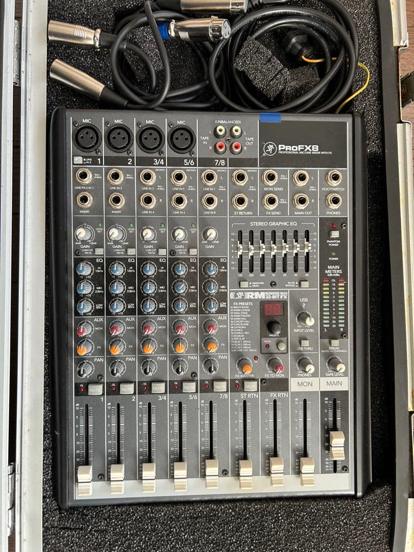 Mackie ProFX8 アナログミキサー ミキサーケース付き