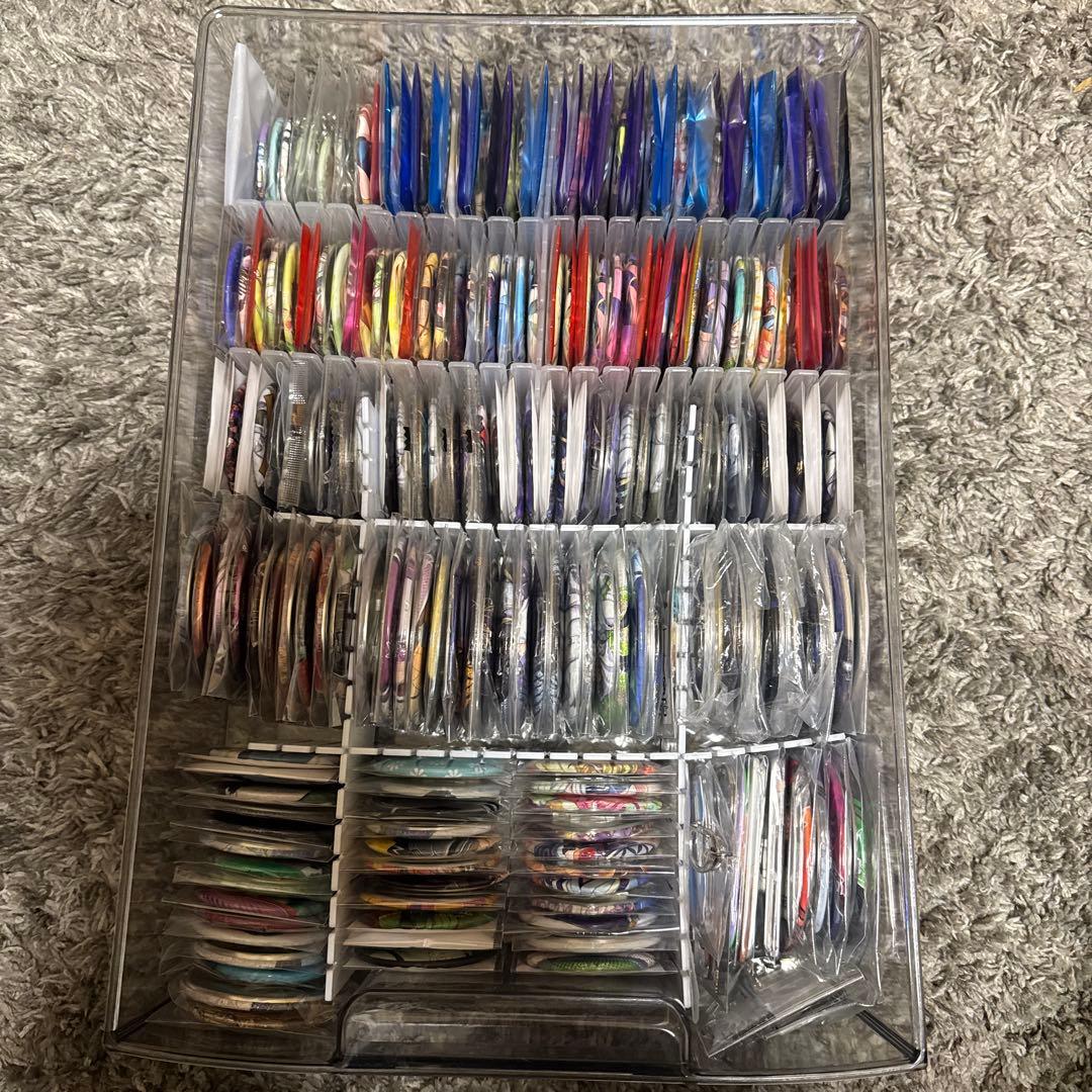 アニメグッズ まとめ売り 呪術廻戦 ツイステ 鬼滅の刃 大量 缶バッジ カード