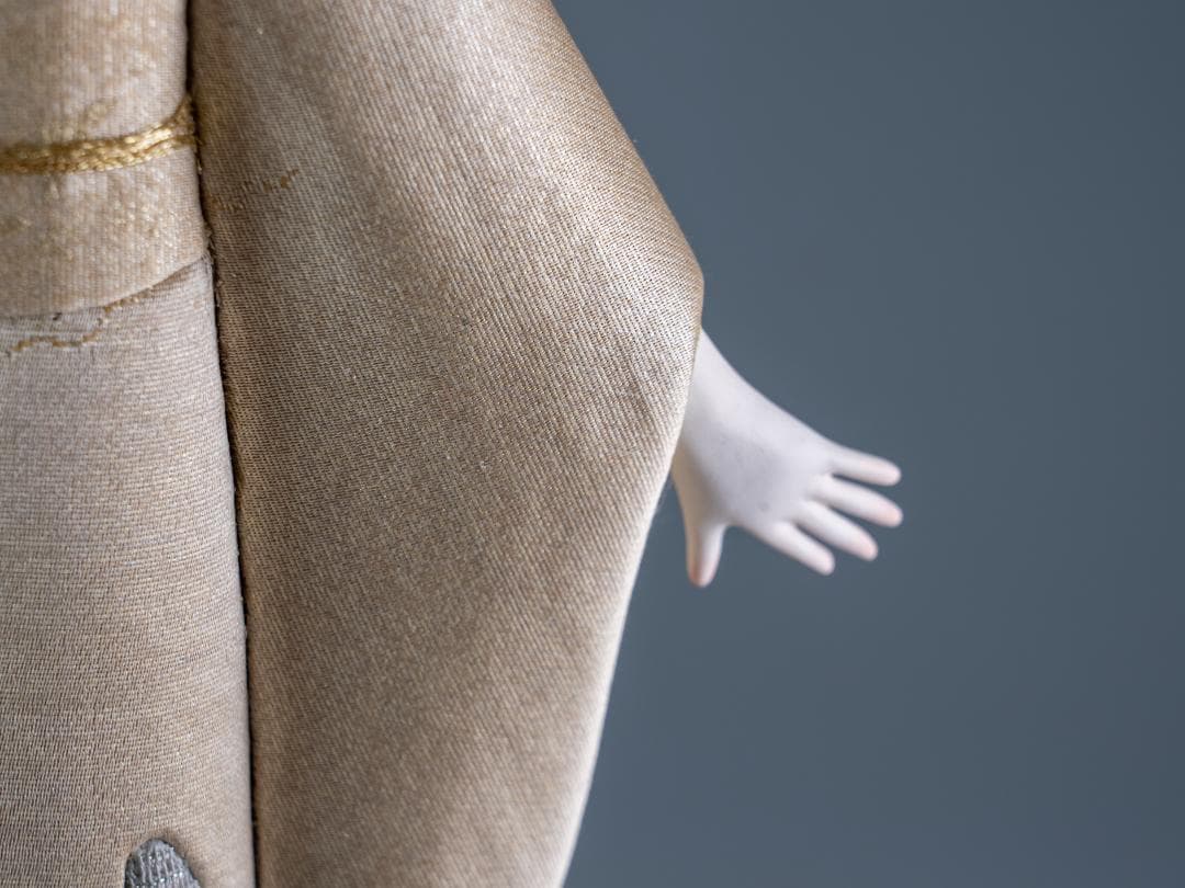 日本工芸会正会員 雨宮弘子作 嵌込人形『春野(佐保姫)』台共箱付 図録掲載品