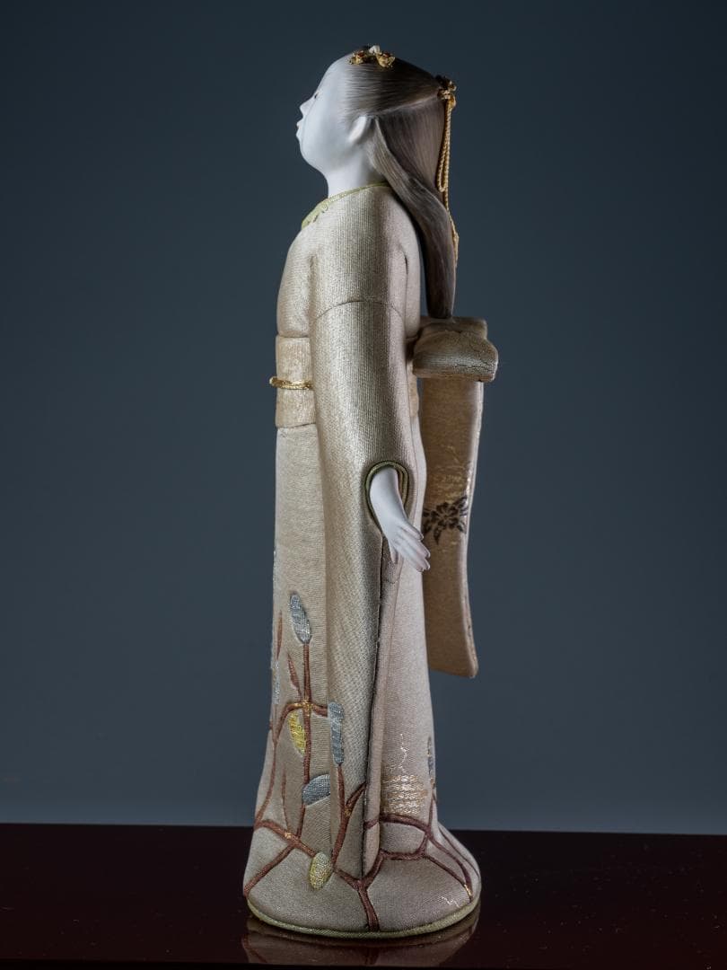 日本工芸会正会員 雨宮弘子作 嵌込人形『春野(佐保姫)』台共箱付 図録掲載品