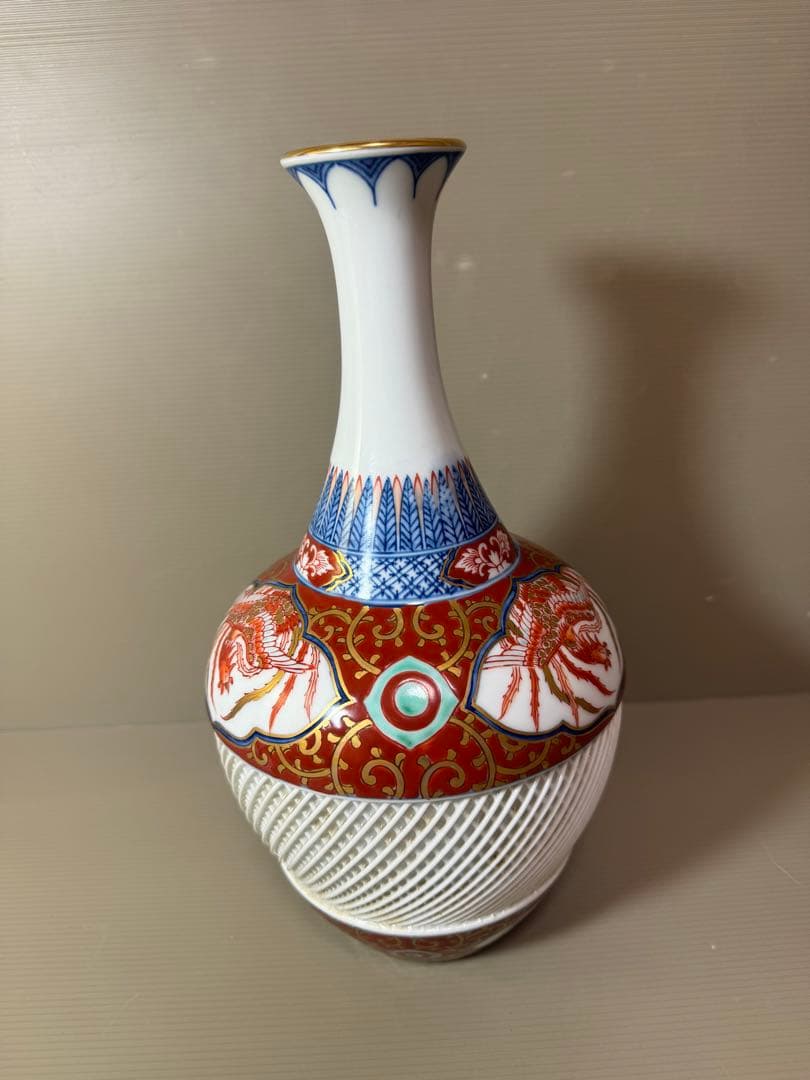 2721 有田焼　桃司作　金襴手　鳳凰　透かし網目　花瓶