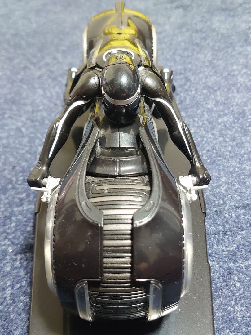 1/10 『TRON:LEGACY』 ライトサイクル　ダイキャストフィギュア