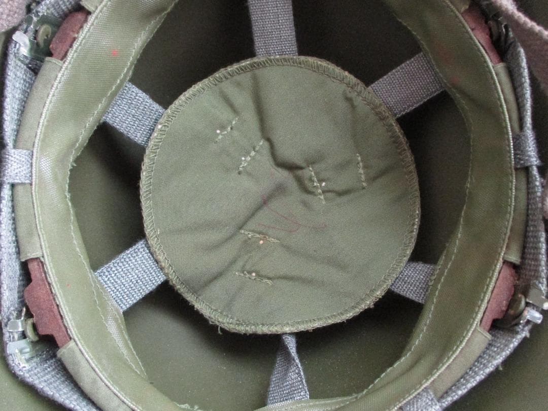 未使用　中国軍　人民解放軍　後期型　金属製　軍用ヘルメット　GK80　PLA