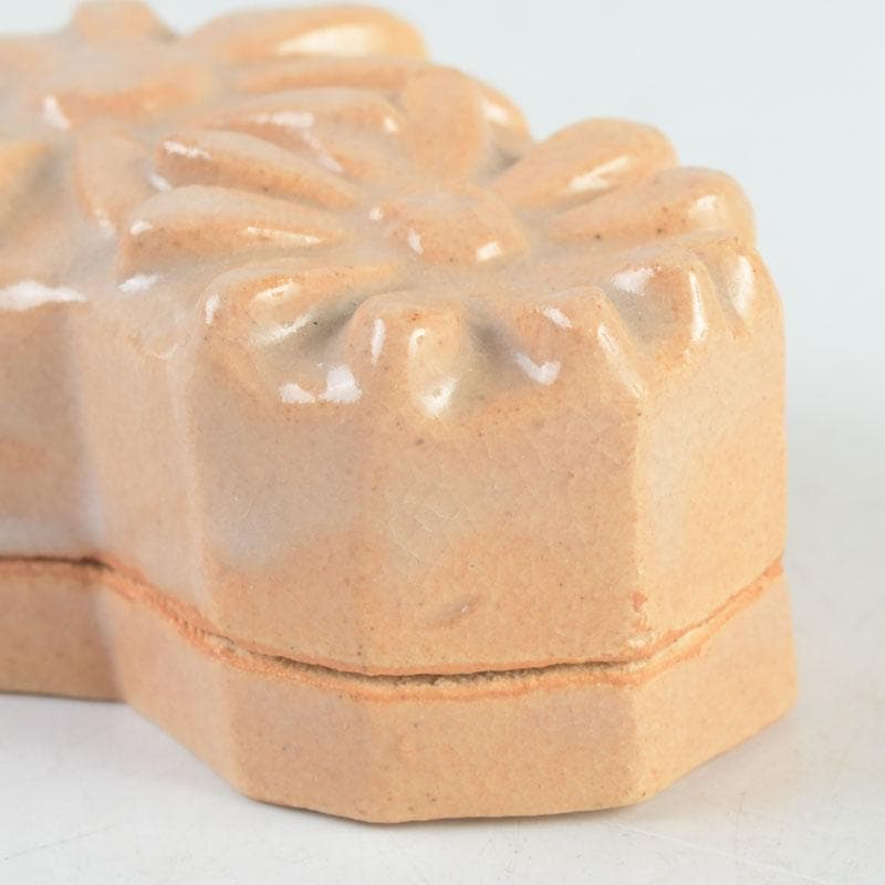 茶道具　萩焼　泥華窯造　坂田泥華　花香合　共箱　V　9729