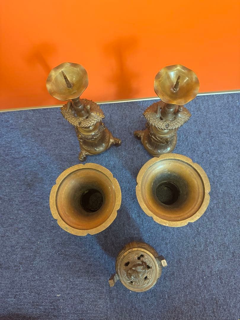 1904  春甫造　古銅　仏具 木瓜菖蒲型五具足　火立2客　花立2客　香炉1客