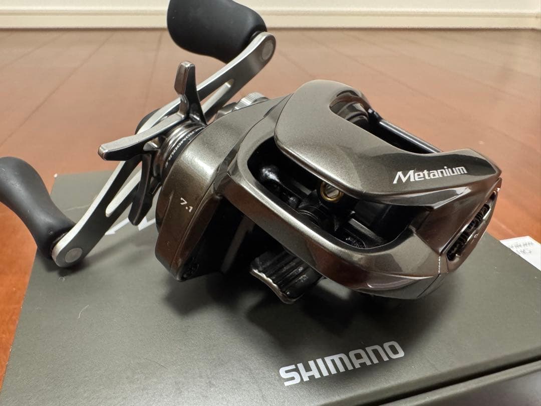 SHIMANO nium 100HG 右ハンドル (2023年モデル)