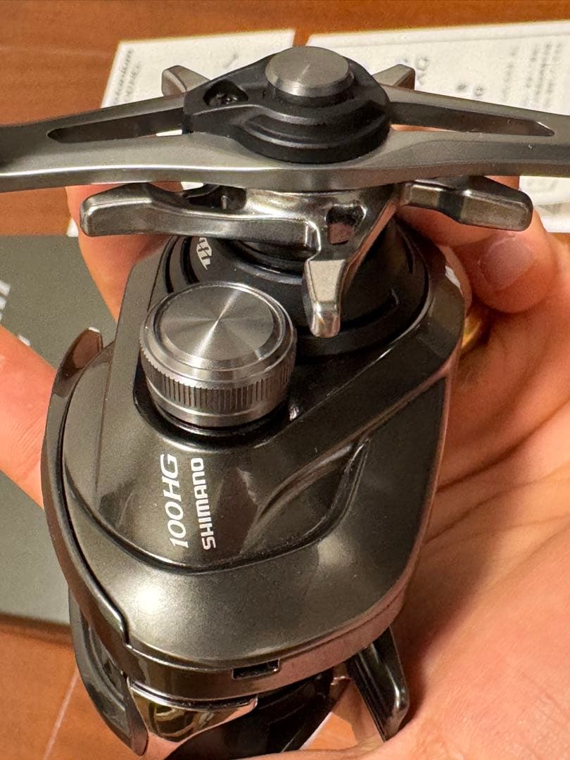 SHIMANO nium 100HG 右ハンドル (2023年モデル)