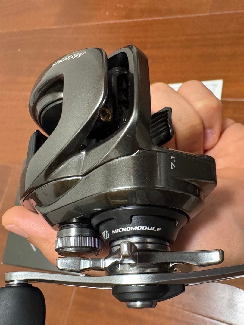 SHIMANO nium 100HG 右ハンドル (2023年モデル)