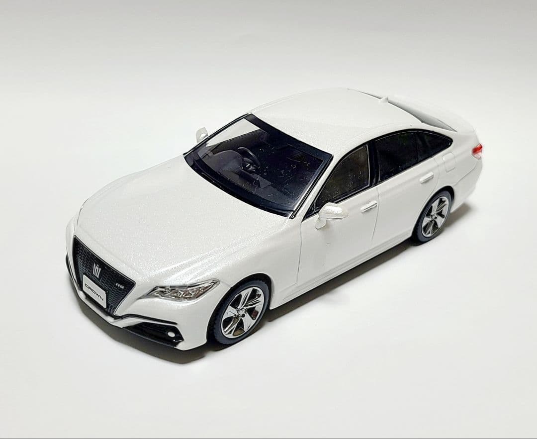 トヨタ 220系クラウン RSアドバンス カラーサンプル