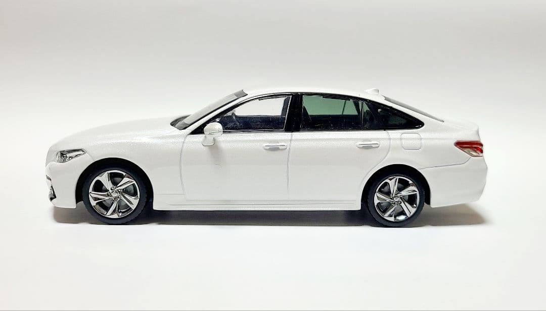 トヨタ 220系クラウン RSアドバンス カラーサンプル