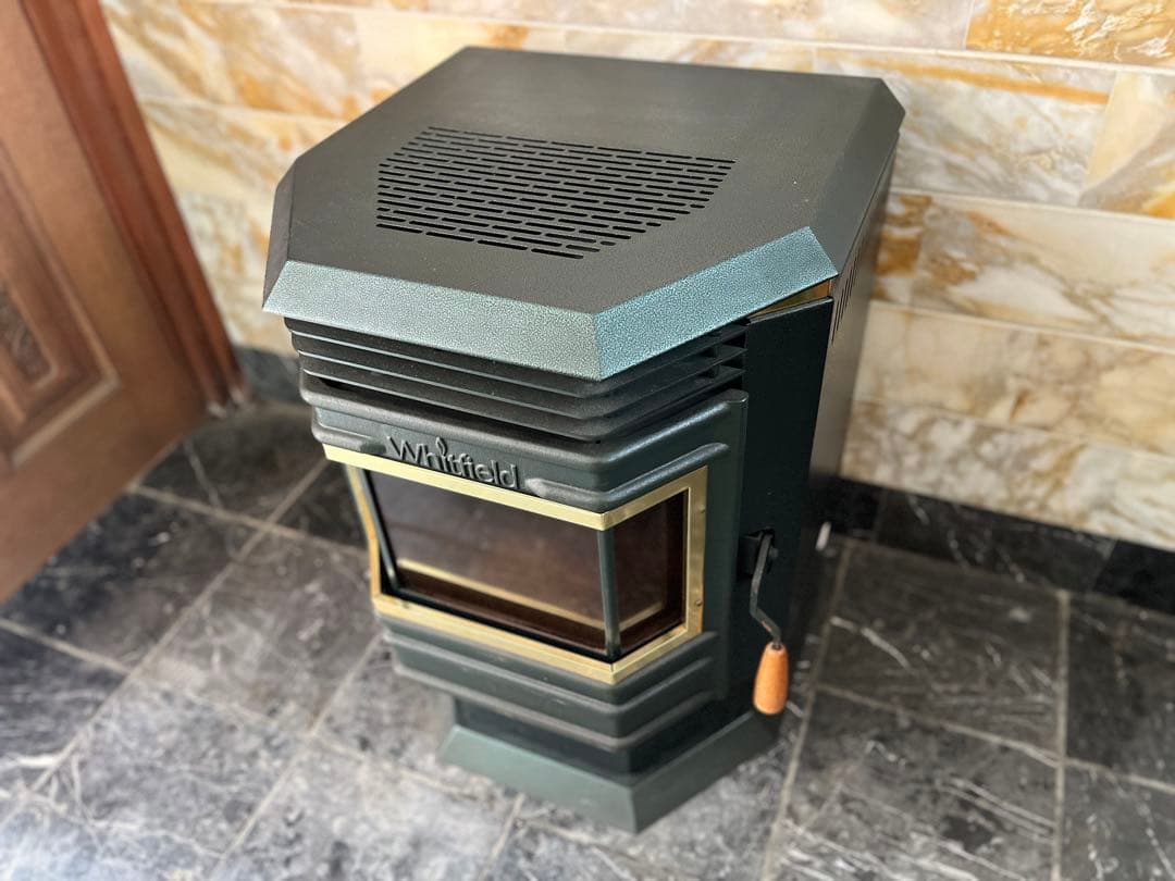 Whitfield ペレットストーブ + Hot Shots ペレット燃料付き！