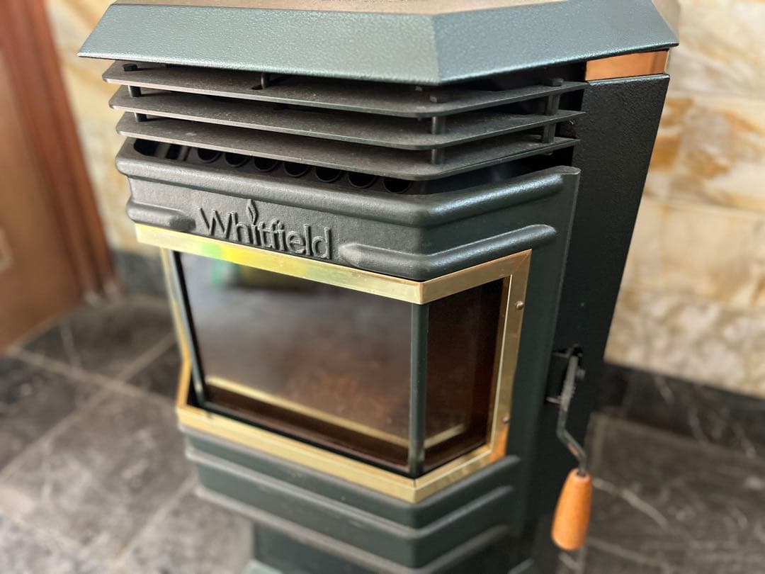 Whitfield ペレットストーブ + Hot Shots ペレット燃料付き！