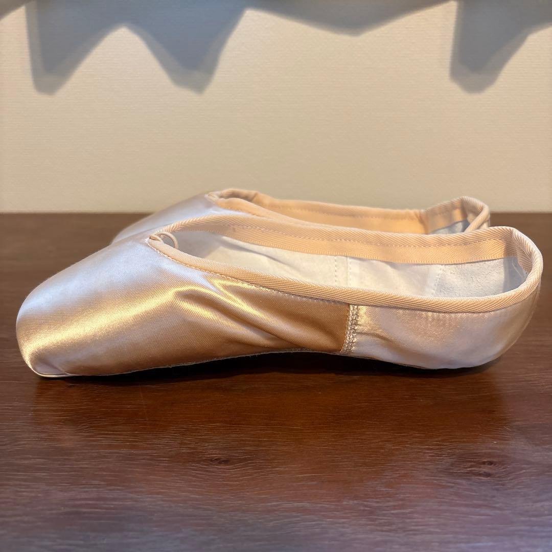 Nikolayトゥシューズ 3007サイズ5 1/2 幅XXXXX 硬さM