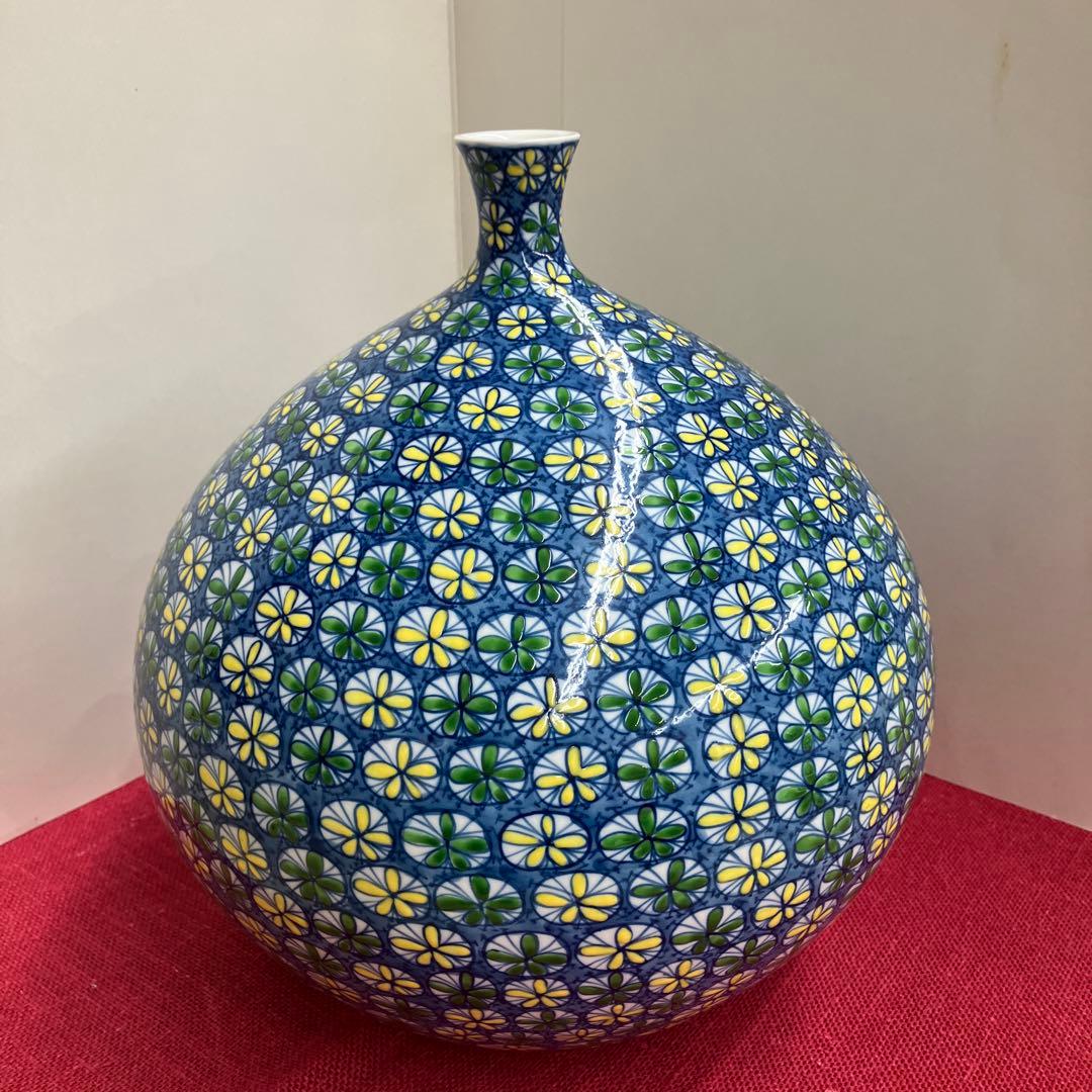 有田焼染め錦紋様小花散らし花瓶錦彩作