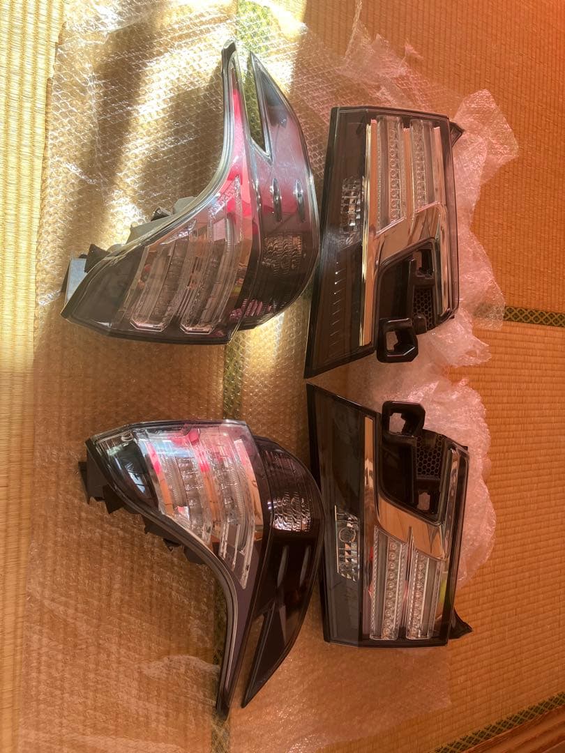 30ヴェルファイア　純正テールランプ