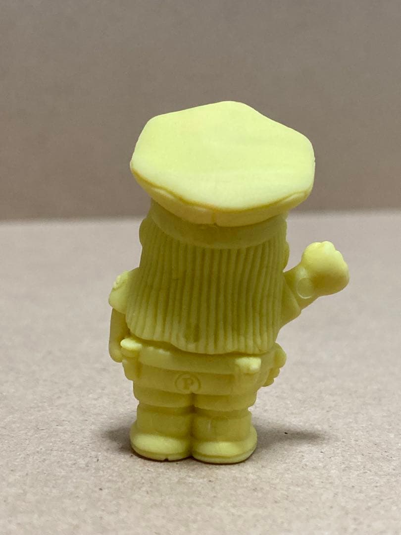 Dr.スランプアラレちゃん　アラレちゃんポリス　　消しゴム　黄色