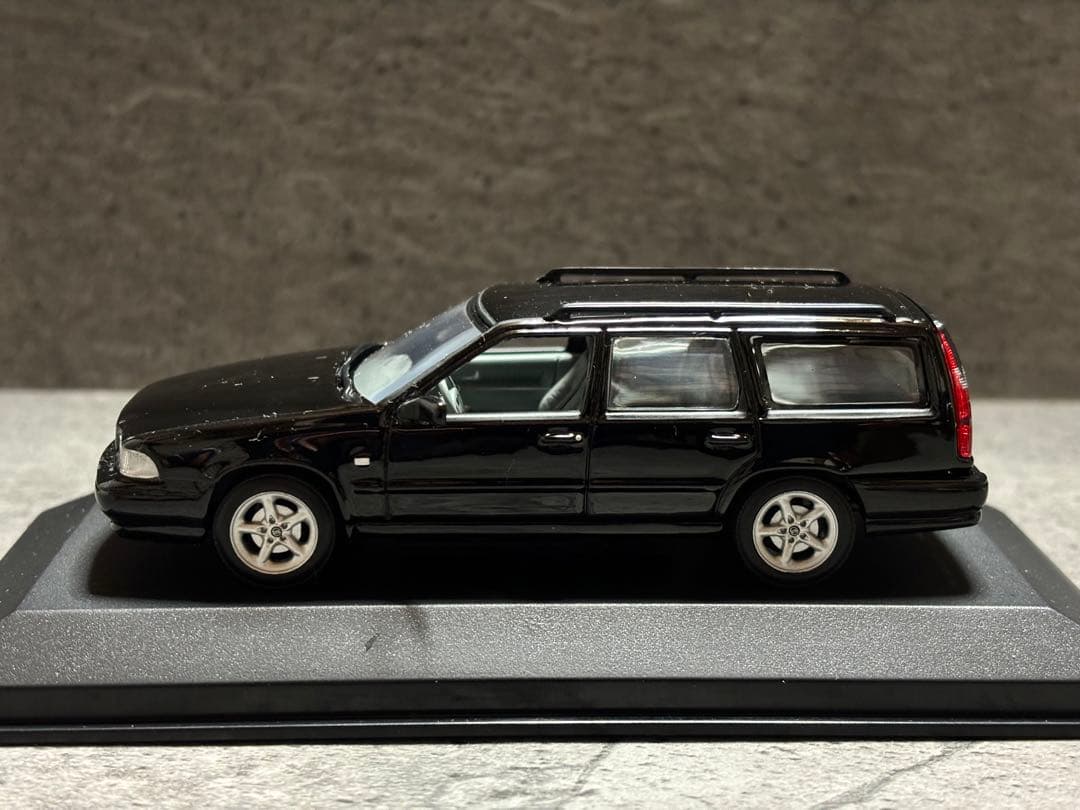 MINICHAMPS 1998 VOLVO V70 ブラック ミニカー