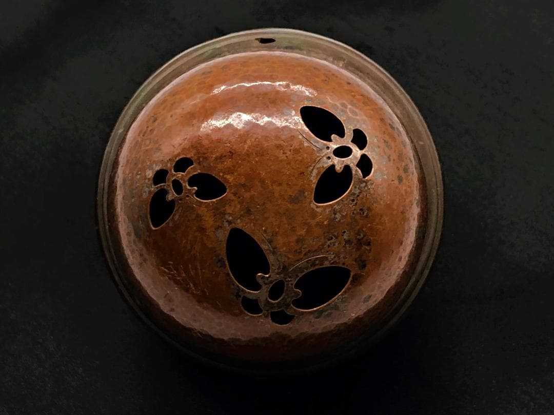 【 影蝶透かし銅香炉 】　骨董　蔵出初