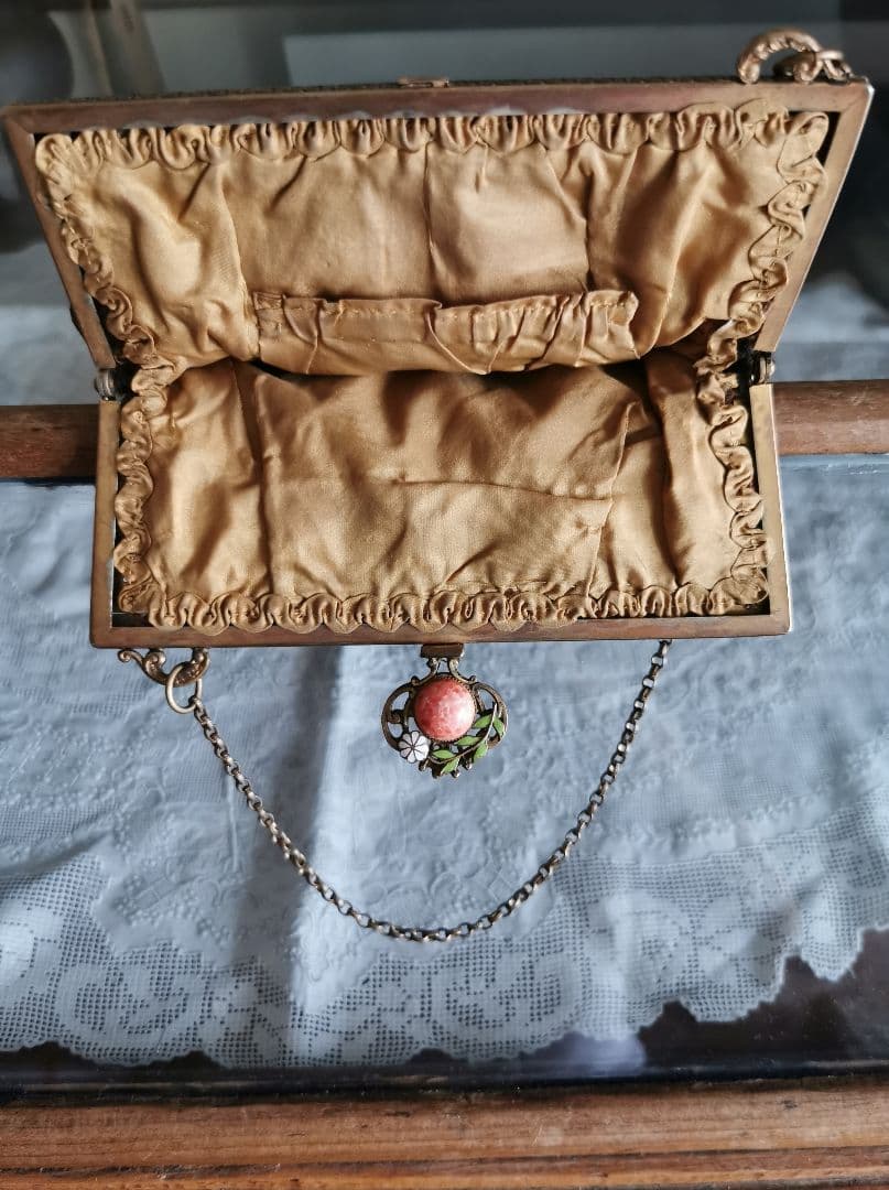 アンティークプチポワン ニードルポイント ビジュー装飾花彫金細工 オモニエール