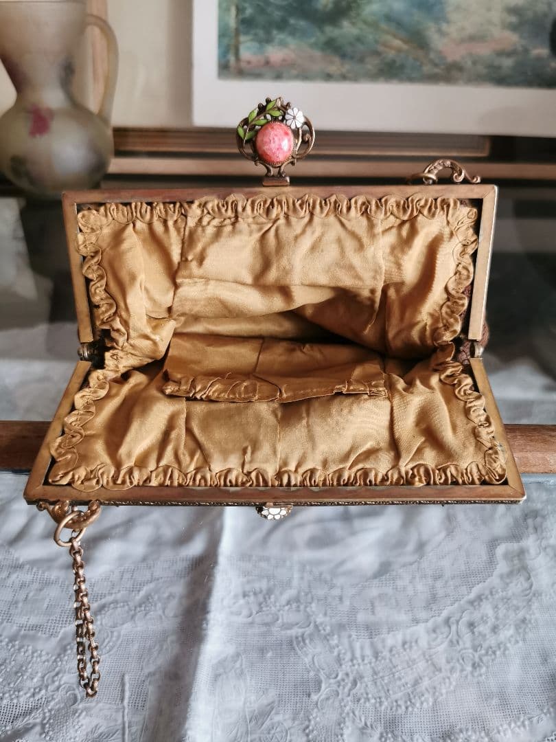 アンティークプチポワン ニードルポイント ビジュー装飾花彫金細工 オモニエール