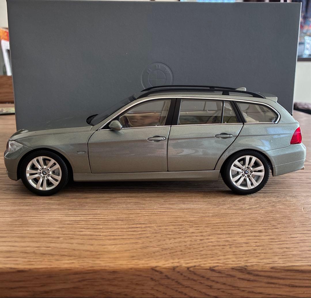 【新品未使用】純正 1/18スケール 3シリーズ　ツーリング　ミニカー