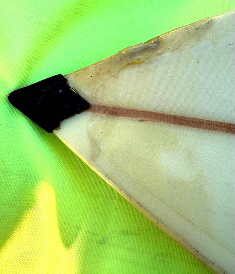 ショート用サーフボード　スカッシュテール　トライフィン　ケース付