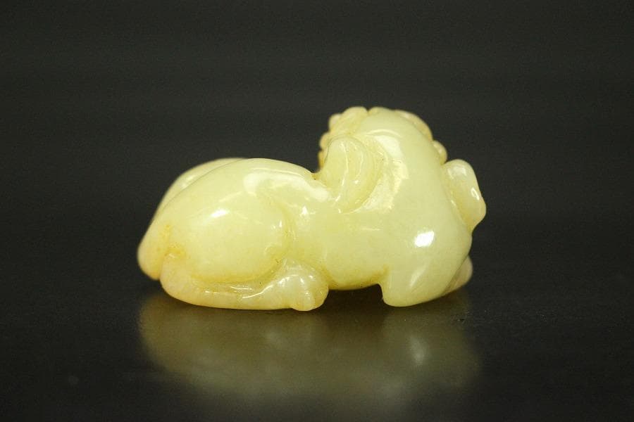 中国美術 白玉 刻猪 根付 置物 5.7cmx3.1cm(HA425)