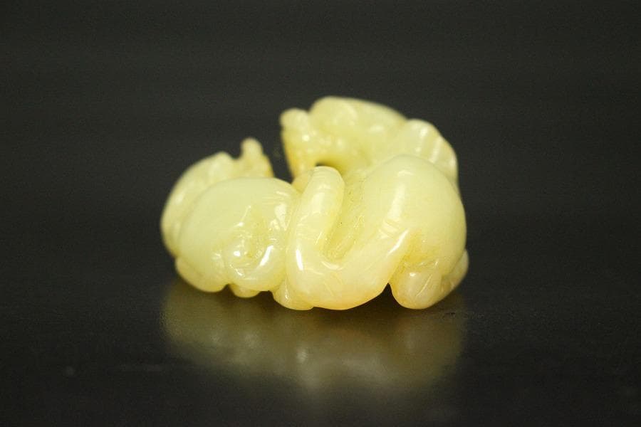 中国美術 白玉 刻猪 根付 置物 5.7cmx3.1cm(HA425)