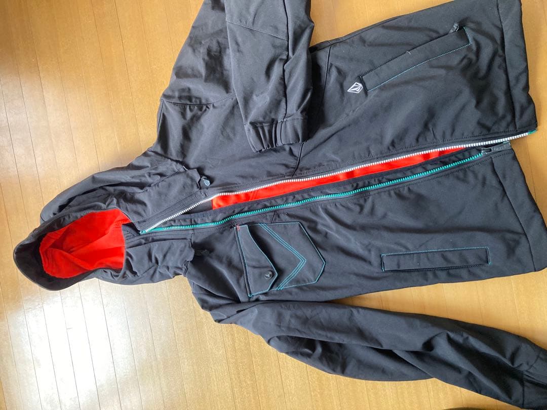 VOLCOM ボルコム　スノーボードウェア(レディース) 春先用