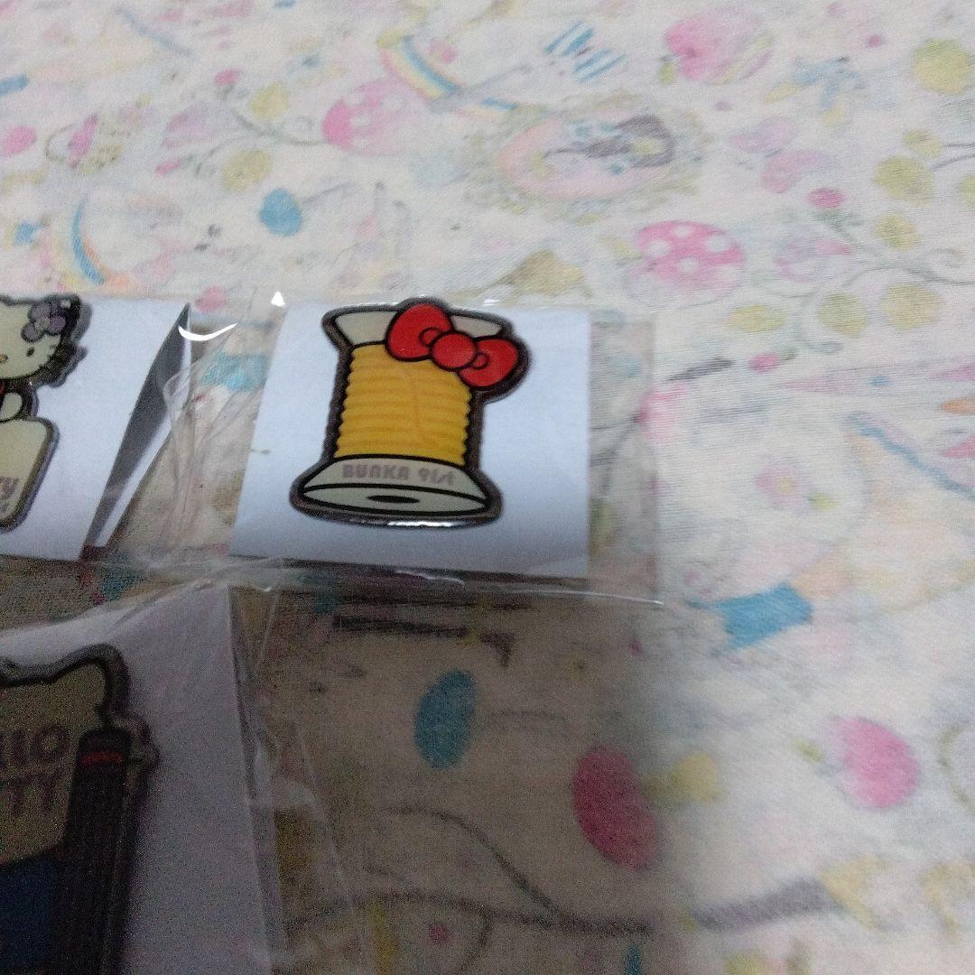 未使用　ハローキティ 文化服飾学院　ピンバッジ 6個セット