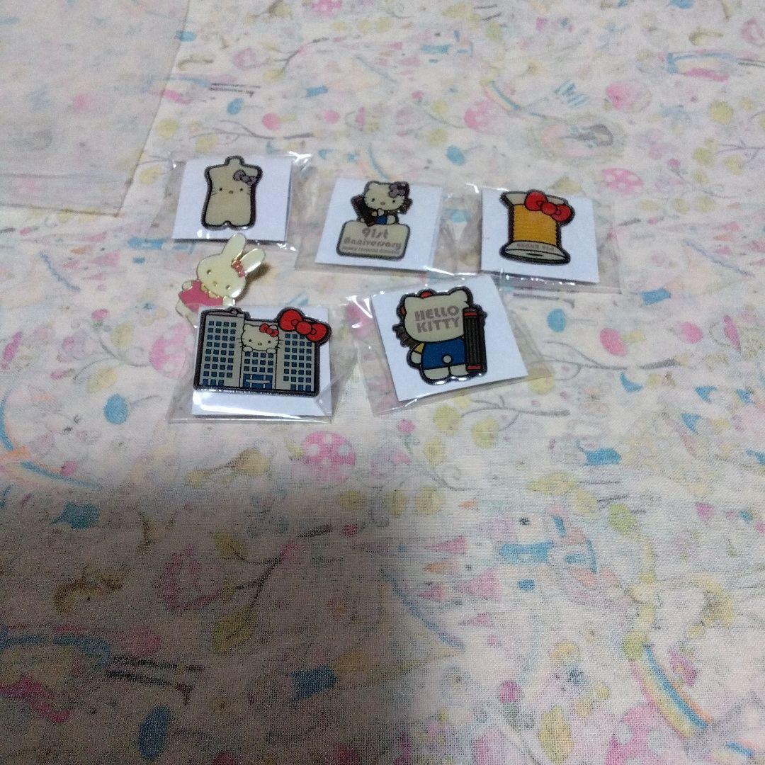 未使用　ハローキティ 文化服飾学院　ピンバッジ 6個セット