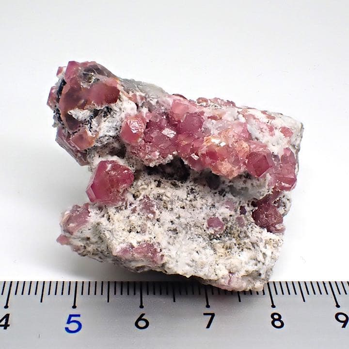 【メキシコ/シエラ・デ・クルセス鉱山産】ピンクグロッシュラーガーネット