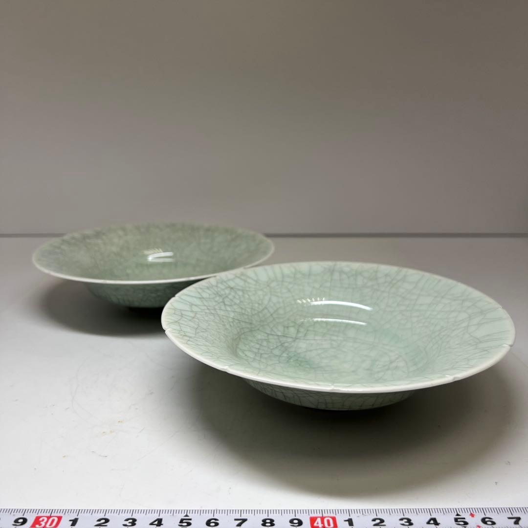 中国美術　青白磁皿2枚　直径約18㎝　東Y7-1224①タトコ