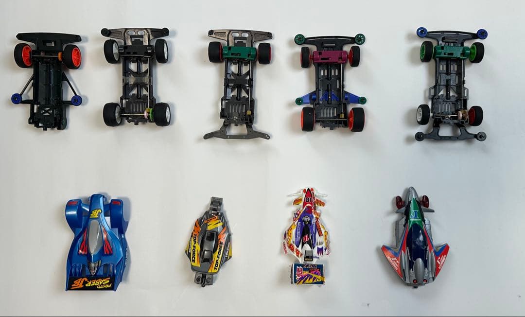 ミニ四駆 本体 シャーシ ボディ タイヤ パーツ 大量 まとめ売り ボックス付