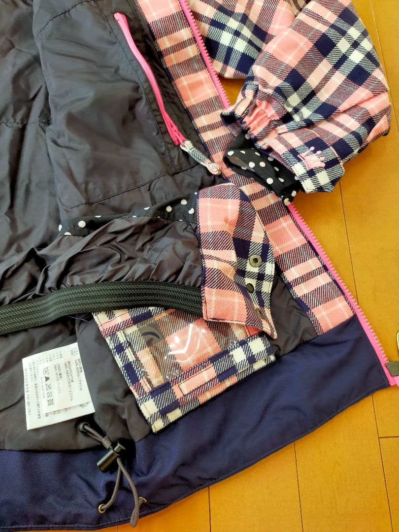 【コスモス】女性用スノーボードウェアセット、そのままゲレンデへ！