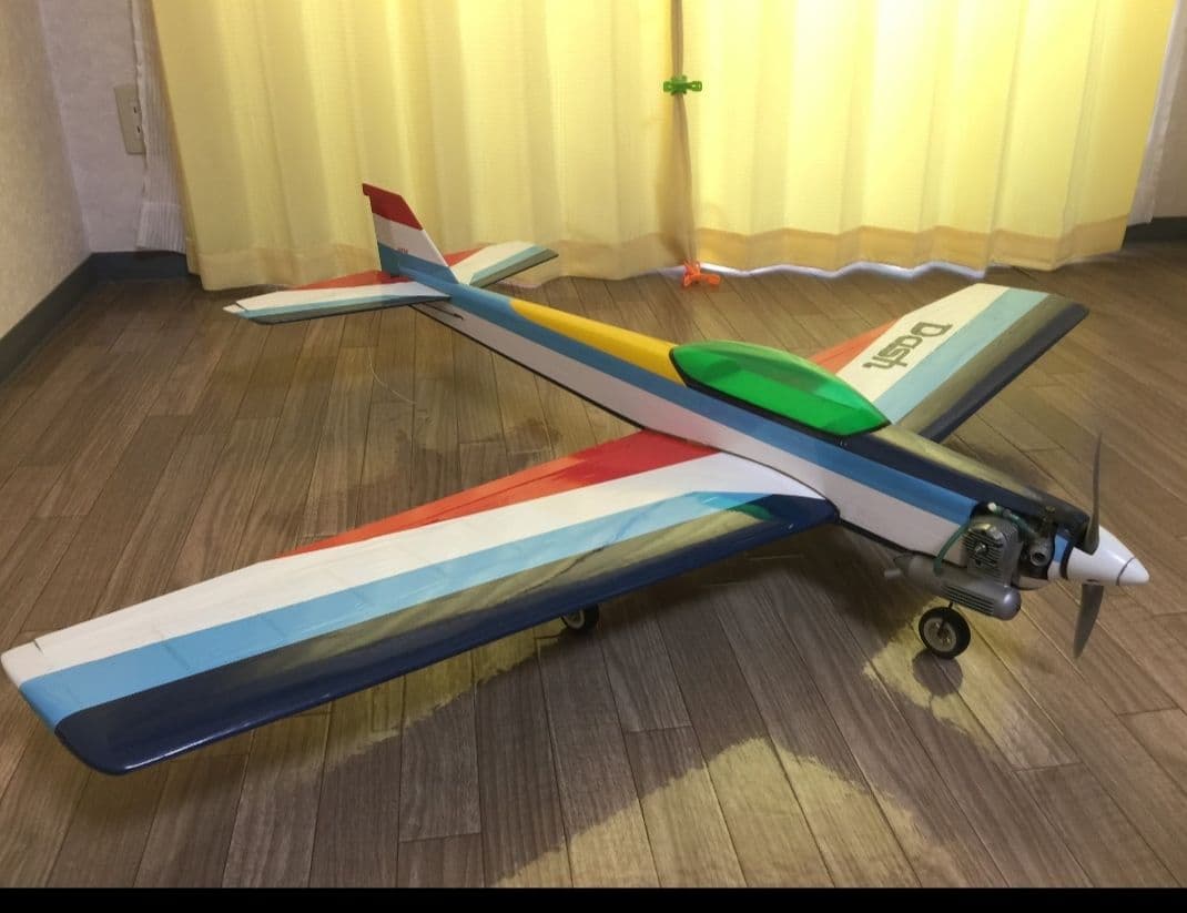 ヨシオカ　ダッシュ　ラジコン飛行機